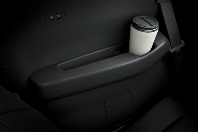 Cup holder di baris ketiga